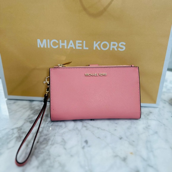 Michael Kors pink wallet - Picture 4 of 4
